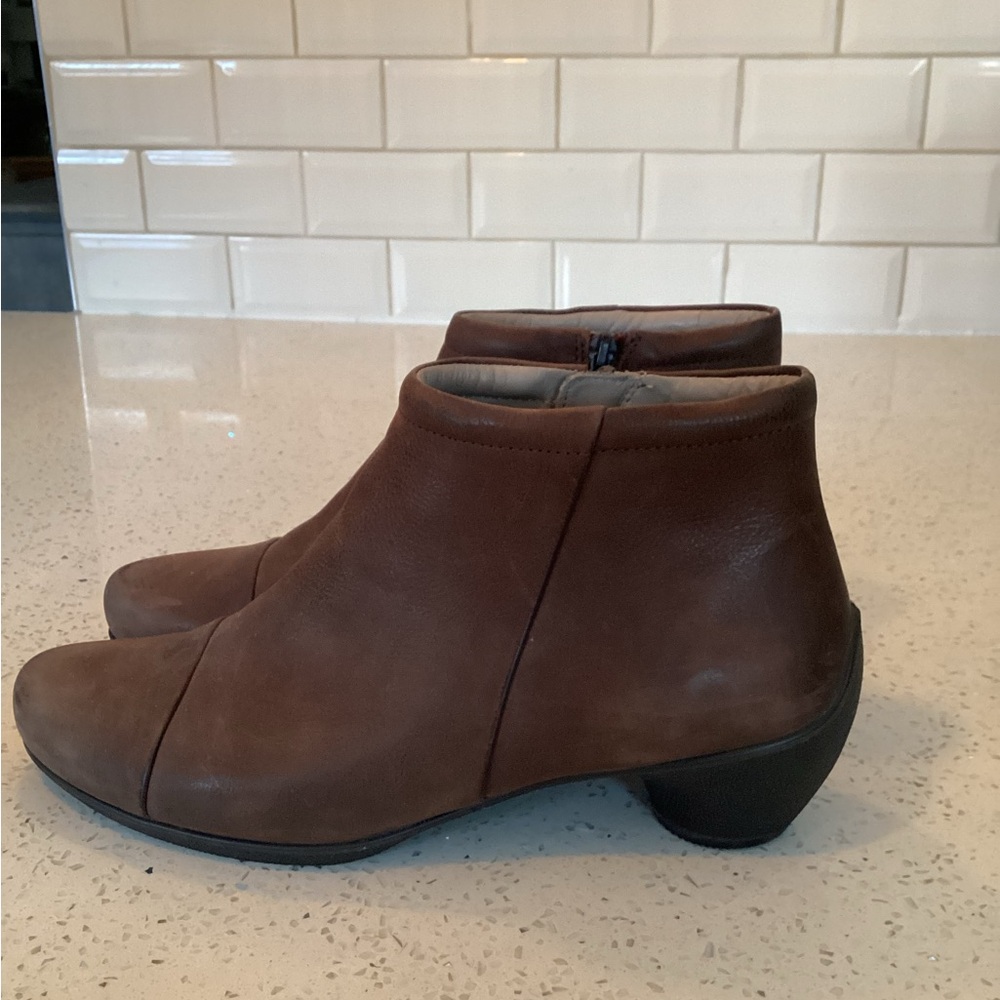 Leather ankle boot